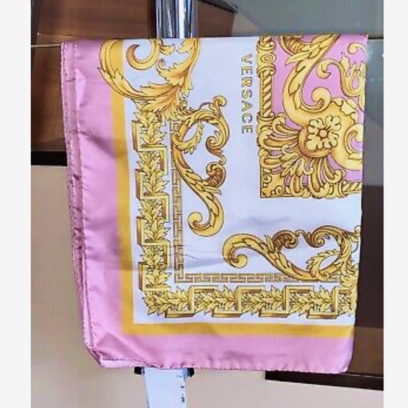Authentic Versace Baby Pink & Gold Baroque Medusa Palazzo XL Scarf / Wrap - Picture 4 of 13